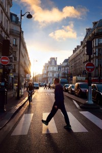 paris-rue-rivoli-walking-small